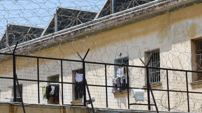 Βρέθηκαν πιστόλι και <br> σφαίρες σε τοίχο <br> στις φυλακές Κορυδαλλού